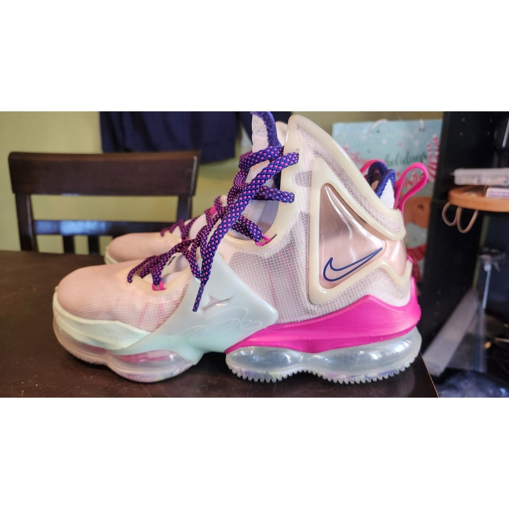 Nike LEBRON 19 Valentine's‎ Day US 9.5 DH8459-900 All Star King Basketball